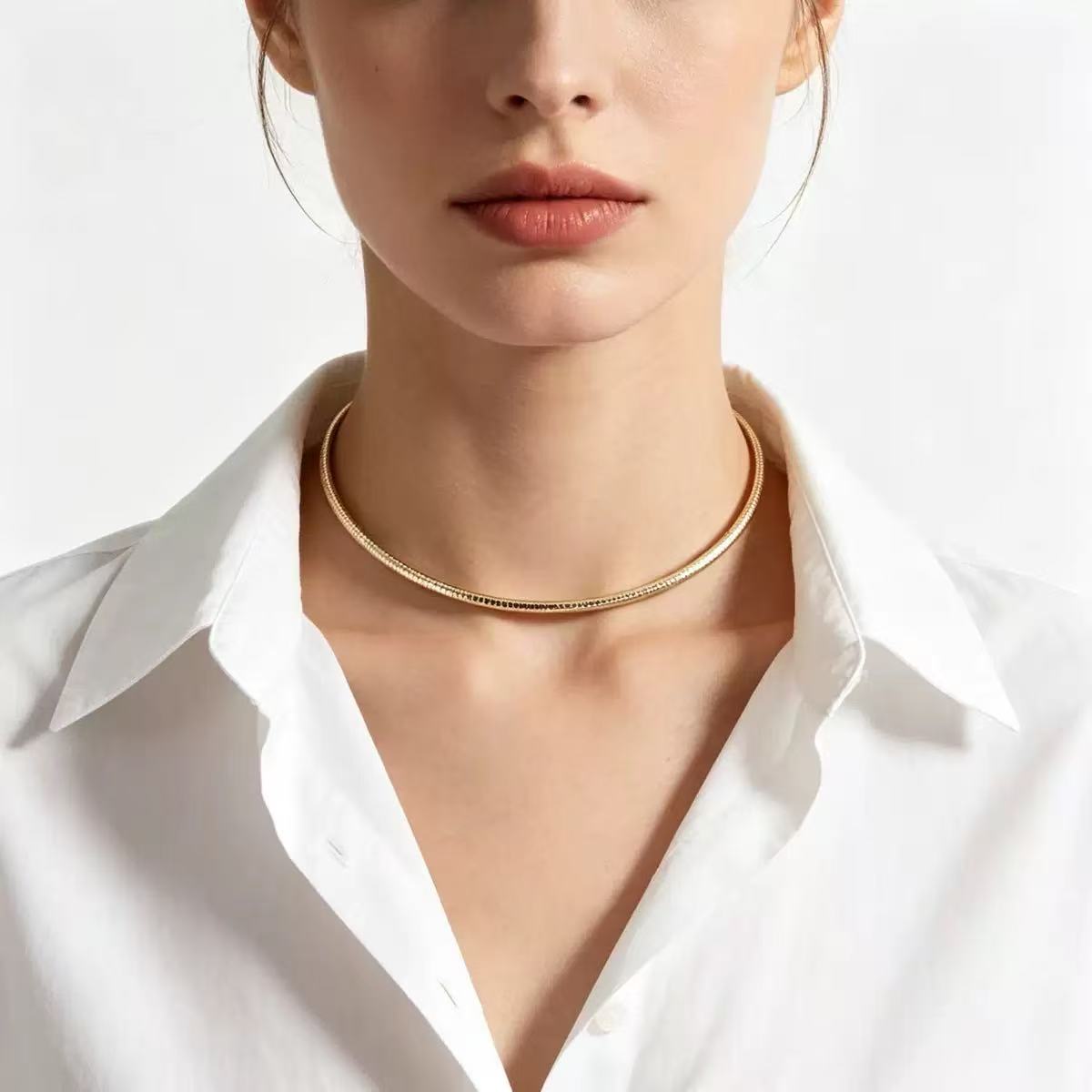 Round Choker Necklace in Copper Alloy